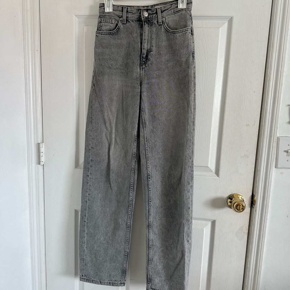 Gray High-Waisted Jeans